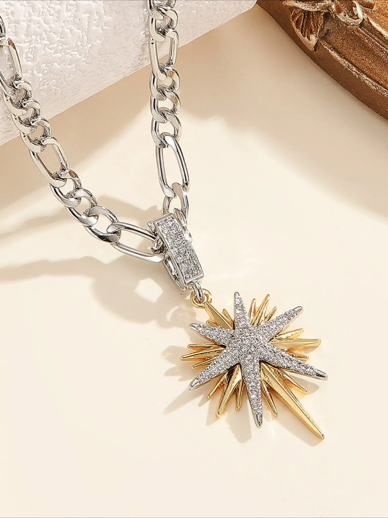 Romantic limited edition eight-pointed star metal necklace for Valentine's Day, Niche design thick chain pendant for couples, Exquisite jewelry gift, Exclusive romantic gift accessories, Star Shine Necklace