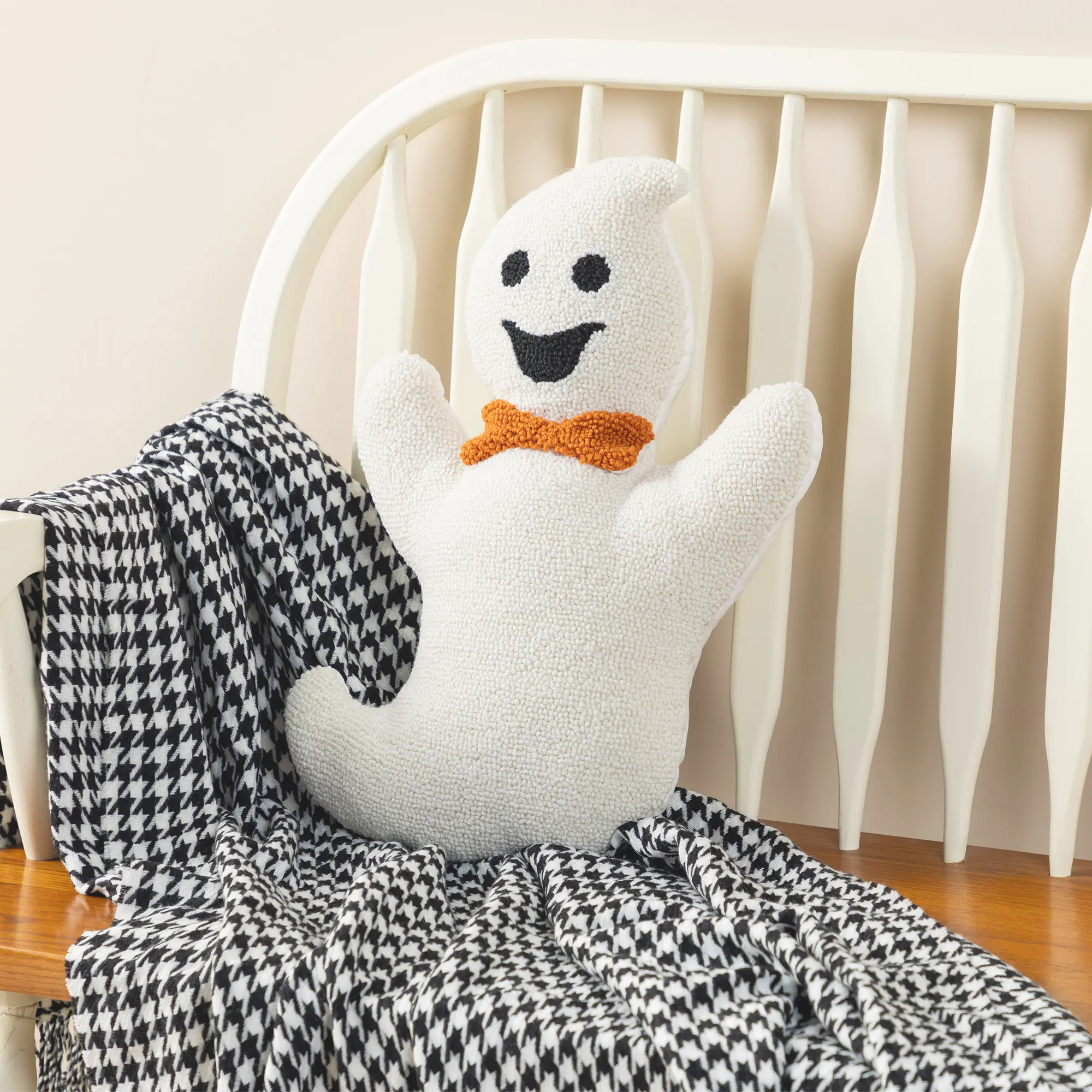 Glitzhome 18"H Halloween  Hooked Ghost Shaped  Pillow