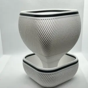 Self watering pot for plants