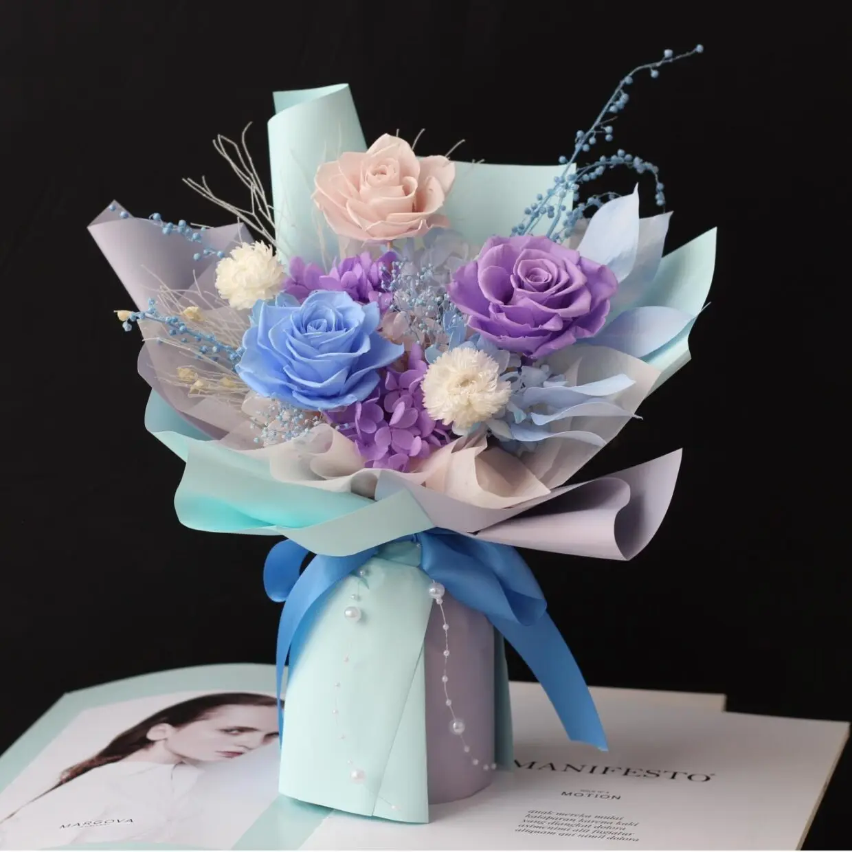Boxed Bloom Bouquet (3Roses)