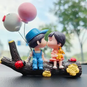 Cute Cartoon Couples Car Decoration Action Figure Figurines, Miniature Kiss Couple Cute Cartoon Couples, Balloon Ornament, for Girls Gifts Party Creative Car Interior Decoration Car Decor for Girls, Teenage Girl Gifts resin