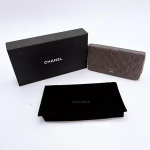 Pre-owned CHANEL leather Clutches & Wristlets Trendy CC Wallet on Chain bag