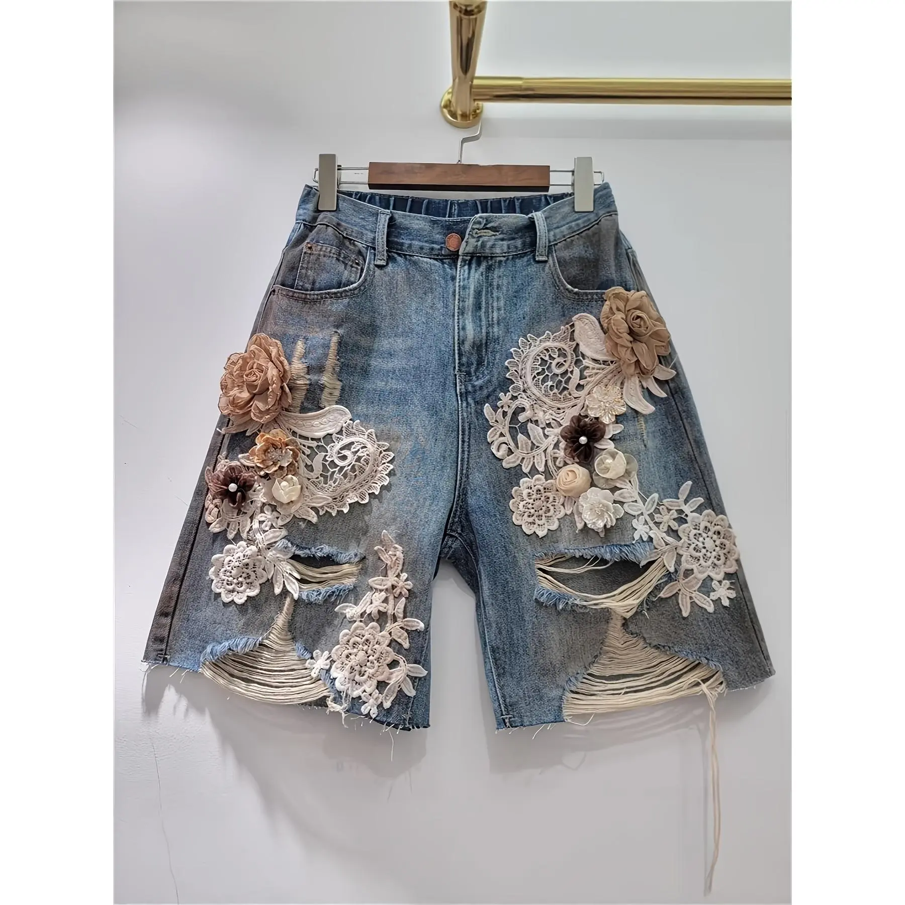 Summer ripped jeans with patchwork hollow lace and three-dimensional floral design, painted artistic denim shorts, 5-point pants
