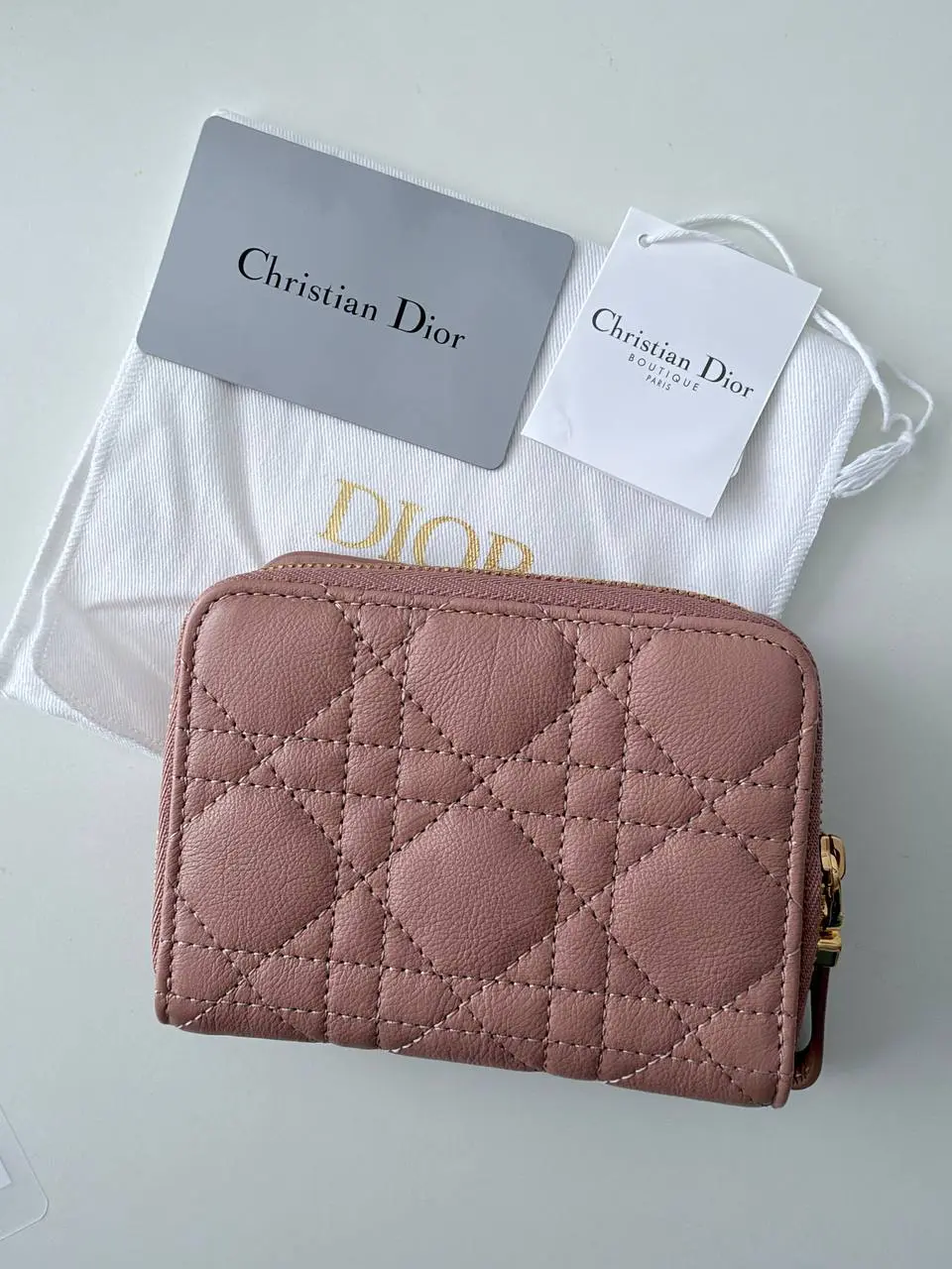 Pre-owned Leather Clutches & Wristlets Wallet Dior Caro Compact Wallet en Piel Cannage Rosa Dusty Rose