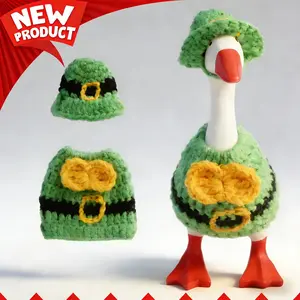 St. Patrick's Day 7 Inch Desk Goose Outfit Mini Green Clothes Costume & Hat Festive Desktop Figurine Magnetic Goose Statues Key Holder Decoration Accessory