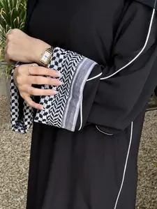 Kufiyya printed sleeves abaya