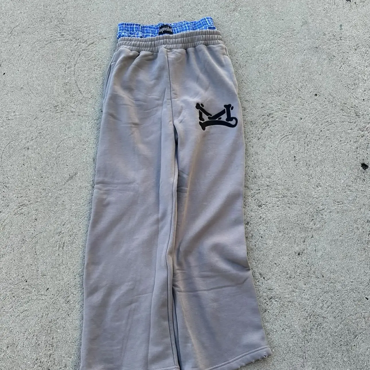 grey boxer sweats