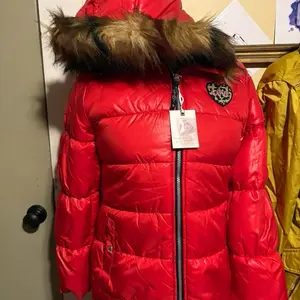 Jessica Simpson winter jacket. YOUTH L-XL. Thick warm coat new w tags. Half price. Original price:80… now 50!