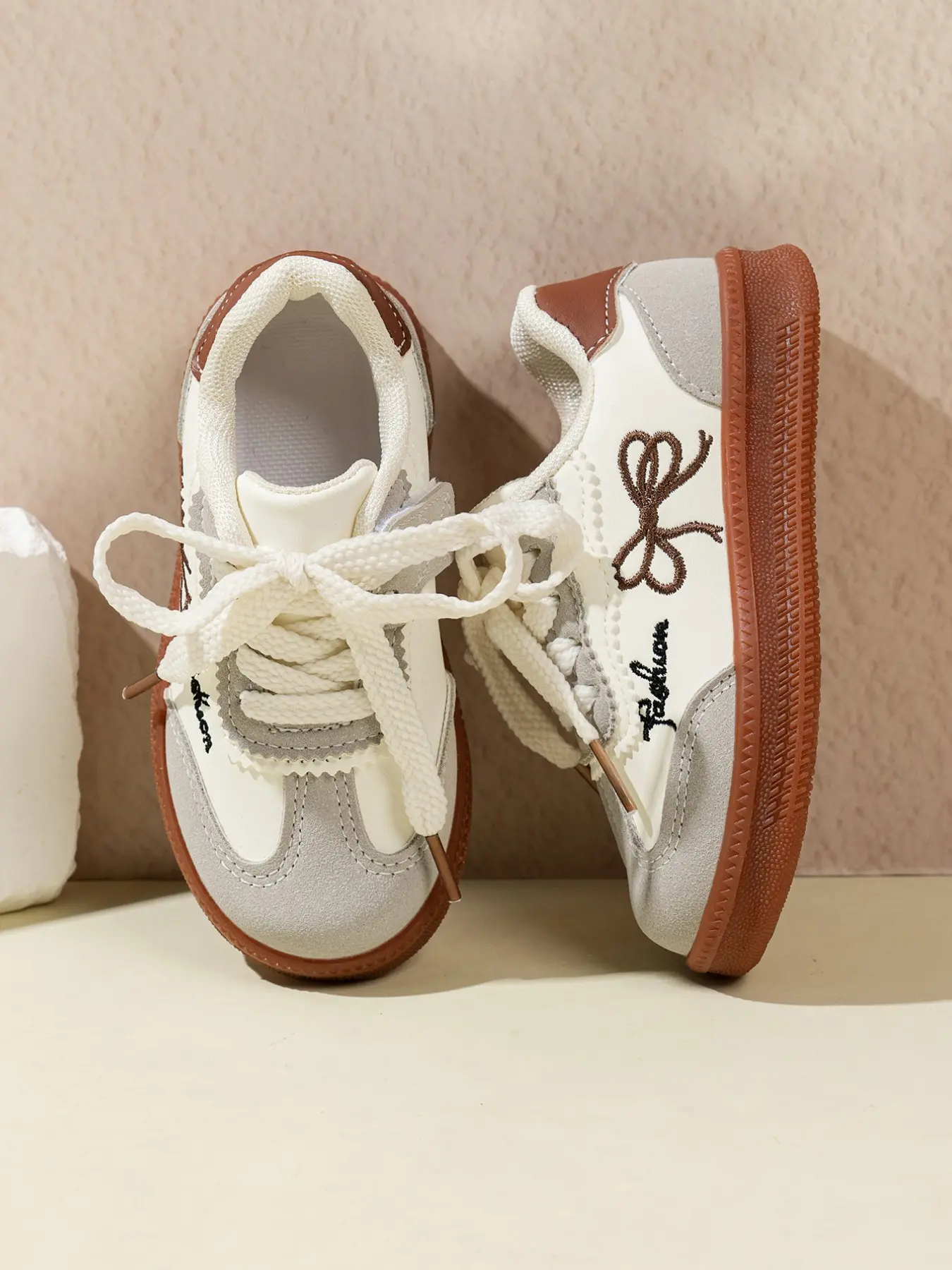 Casual Shoes, Low Top, Retro Colorblock, Soft and Lightweight, Elegant Embroidery, Girls' Daily Board Shoes, Comfortable and Stylish