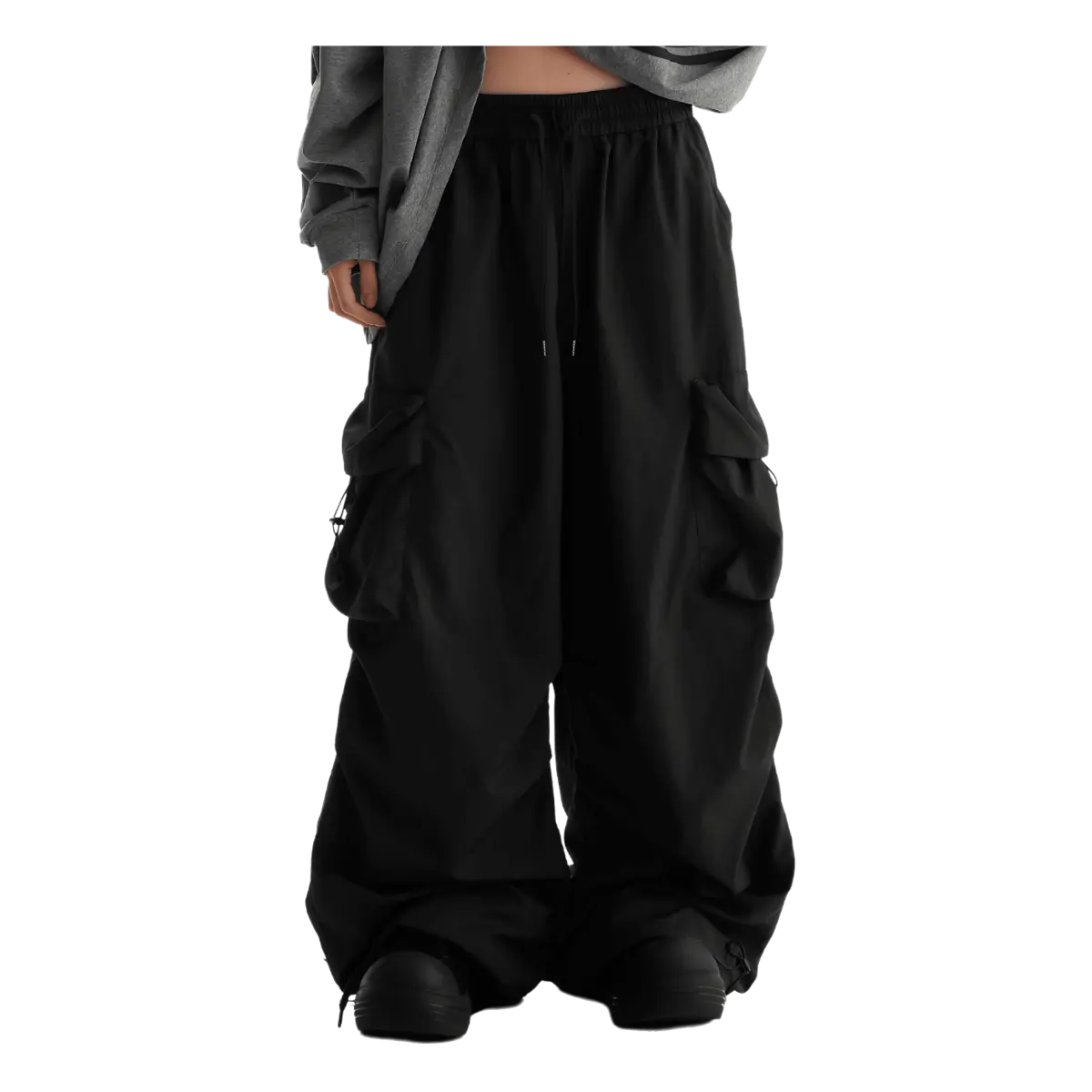 Black loose men’s cargo pants, lightweight and waterproof, with an elastic waistband and pockets, suitable for outdoor streetwear, fashion apparel, and menswear.