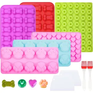 Pack of 10 Baking Mat Dog Biscuits, Silicone Baking Mat for Dog Treats Set, Baking Mould Dog Biscuits with Scraper, Pastry Brush, for DIY Dog Treats