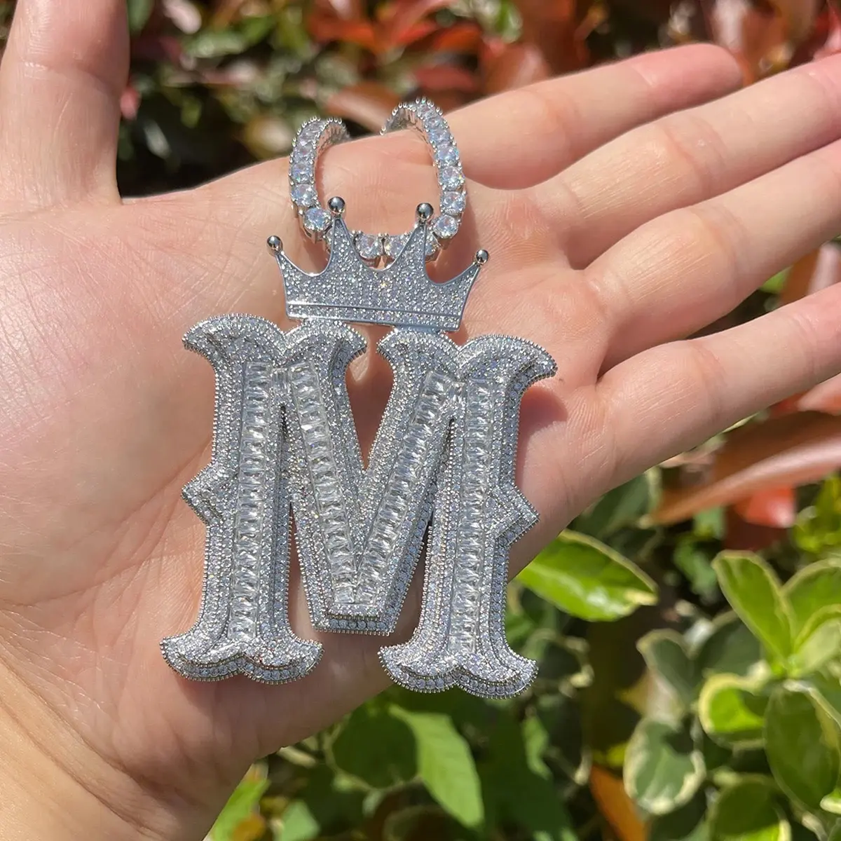 FK Men’s Iced Out 26-Alphabet Letter Engraved Necklace, Crown Charm Pendant, Cubic Zirconia Costume Jewelry, Slogan Artificial Gemstone Hip Hop Accessory, Costume Jewelry Necklace, Slogan Artificial Gemstone Necklaces & Pendants