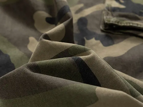 Clean Gent men&rsquo;s practical camouflage cargo pants with flap design and multiple pockets, made from cotton fabric&mdash;soft, comfortable, and breathable&mdash;with drawstring, zipper, and button closures; suitable for everyday commuting and a Father&rsquo;s Day gift.