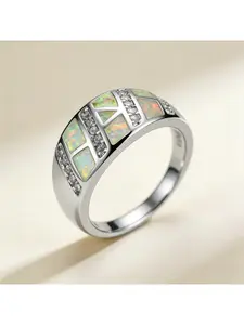 Vintage Charm White Fire Opal Rings for Women Fine Jewelry Precious Gift for Girl Luxury Evening Party Accessories Cocktail Ring