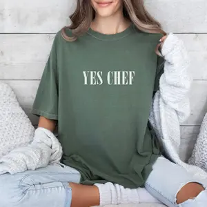 Yes Chef Comfort Colors T-Shirt, Graphic T-Shirt, Trendy Top for Women, Cute T-Shirt, Casual Outfit for Summer, Cute Summer Top, Oversized T-Shirt, Comfort Colors T-Shirt, The Bear Hulu Show, Chef, Cook, Cooking Lover