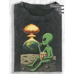 Funny Alien Eating Popcorn T-Shirt - Unisex casual style, featuring an alien eating popcorn design, soft and stretchy fabric, round neck and short sleeve design, suitable for both men and women, a fun gift for movie nights and parties (comfortable style)