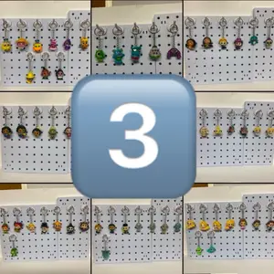 3 doorables keychains