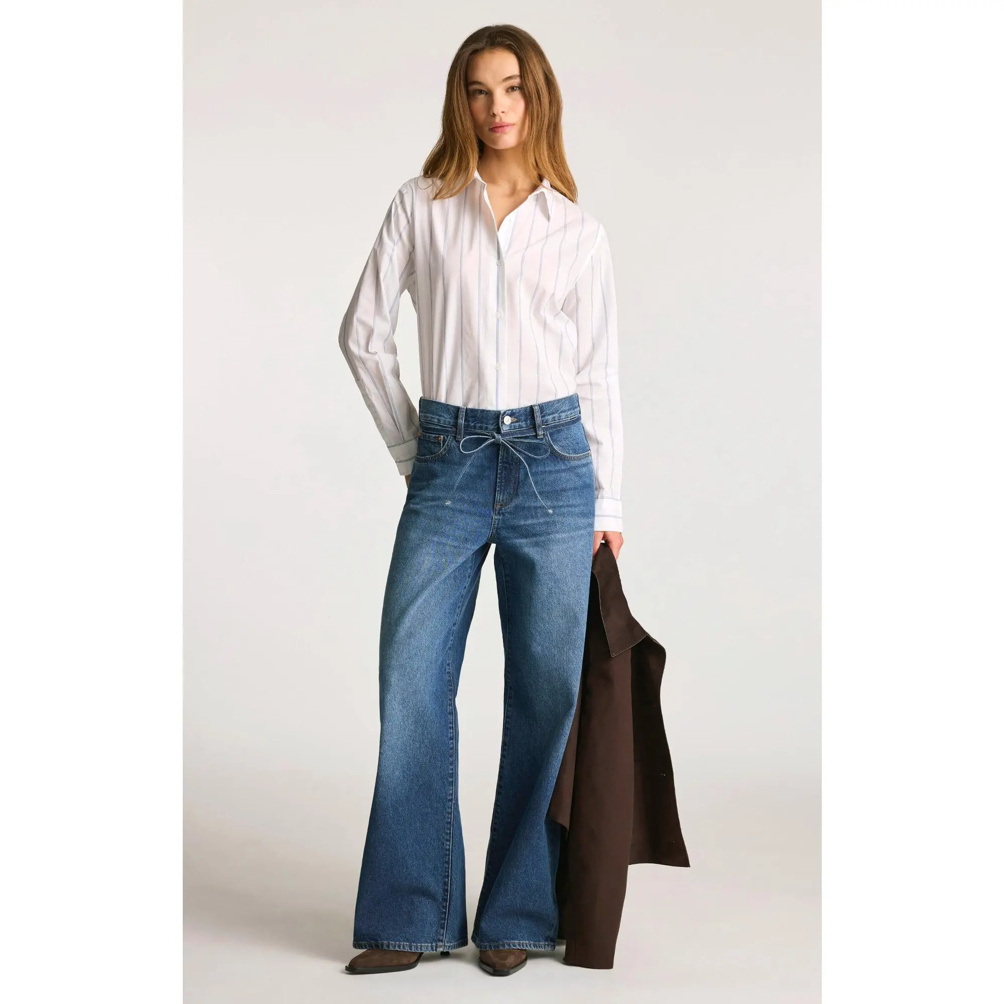 WENDY LOOSE STRAIGHT LEG IN MID BRUSHED CLASSIC DENIM