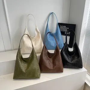 2033# Women's Retro Woven Large-capacity Bag 2025 New Shoulder Portable Commuter Bag