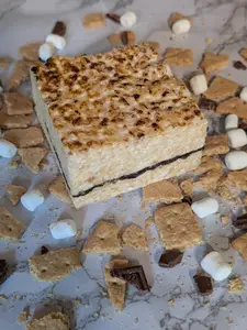 Marshmallow Crispy Cakes- S'mores