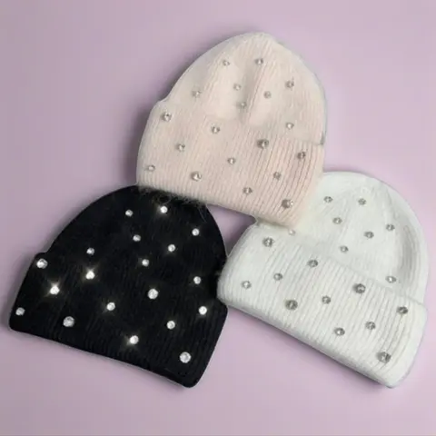 Unisex Rhinestone-Accent Solid Black Faux Fur Beanie - Unisex Fit 56-59cm Fitted Cap, Thermal Insulation Warm Casual Commute Fashion Hat, Ideal for Winter Evening Wear & Gift-Giving