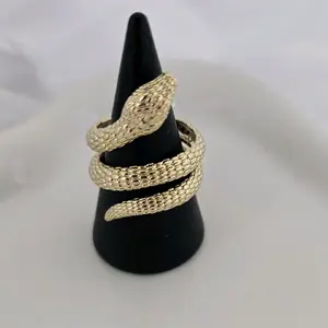 Unisex Gold Plated Snake Style Ring - Stylish and Unique Design for All 207