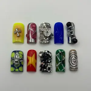 2000’s Alternative vibes press on nails