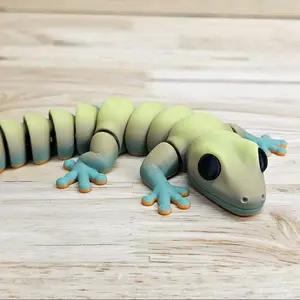 Articulated Gecko Desk Buddy, Flexible Fidget Toy for Office Desk Decor, Stress Relief Accessory for Adults