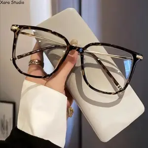 Y2K Retro Square Sunglasses for Men Women – Tortoise Shell Frame, Lightweight UV400 Protection, Trendy Vintage Eyewear for Driving, Travel, Street Style & Daily Wear