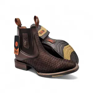 Botin Vaquero para Hombre Nobuck Grabado Tipo Python Color Chocolate con Punta Cuadrada y Suela de Hule – Hooch Boots H42H9463