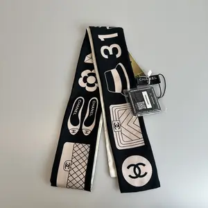 Pre-owned Chanel 31 Rue Cambon Silk Twilly Scarf in Black & White Color Block 44876597