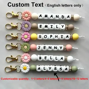 [Customized Daisy Keychain] Customized 1pc Daisy Silicone Keychain| Personalized Name Buckle, Commemorative Gift New Year Gift (Customizable 1-3/4-6/7-9/10-12 Characters)