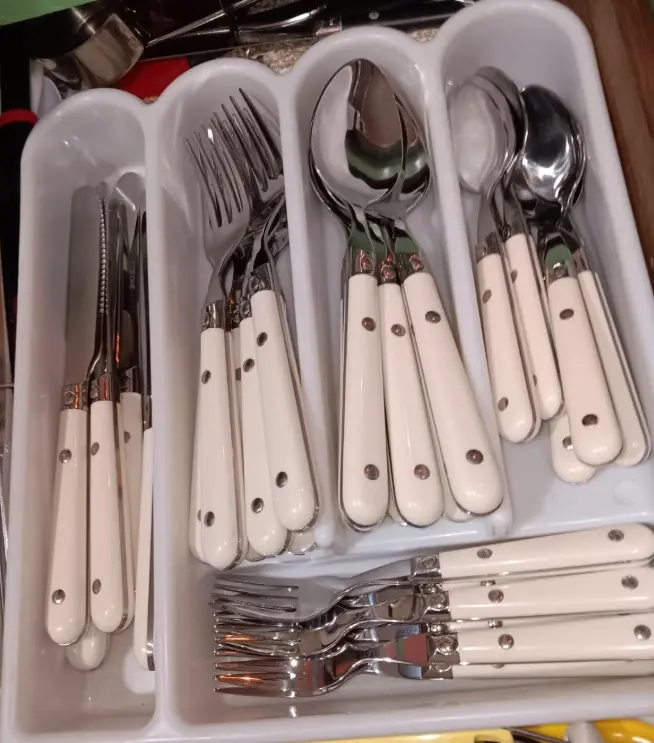 20 Pcs Stainless Steel Flatware Set for 4 with Leather Patterned ABS Handle, White 20 Pcs Stainless Steel Flatware Set for 4 with Leather Patterned ABS Handle, White