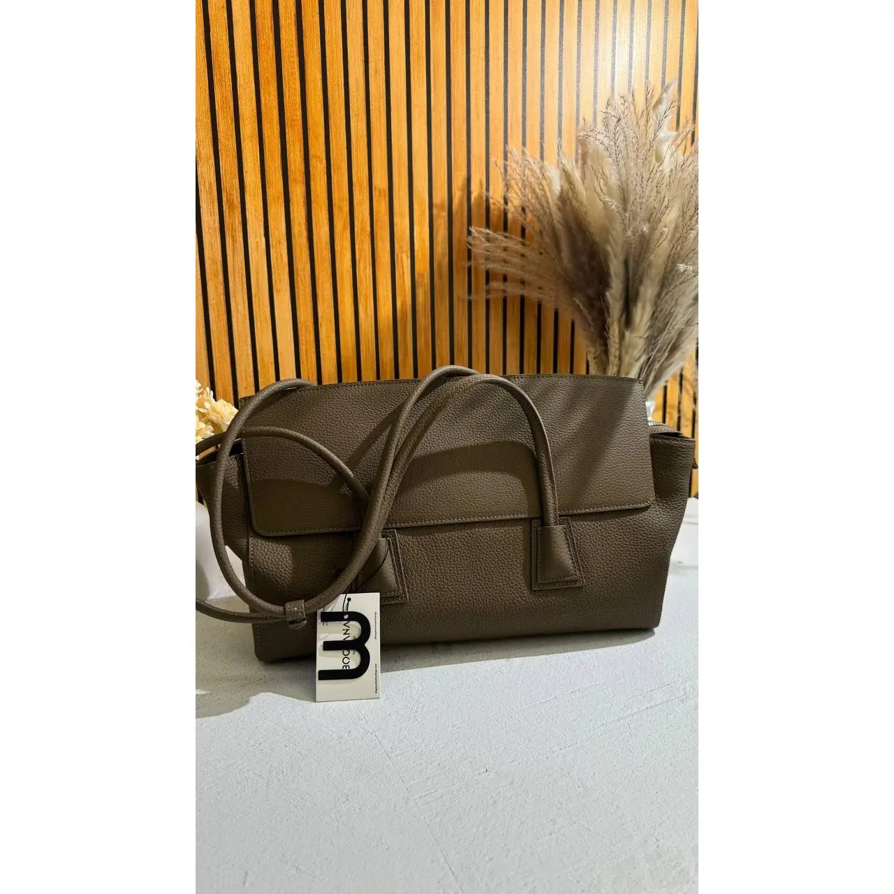 Prestige Leather Shoulder Bag – Elegance in Every Detail