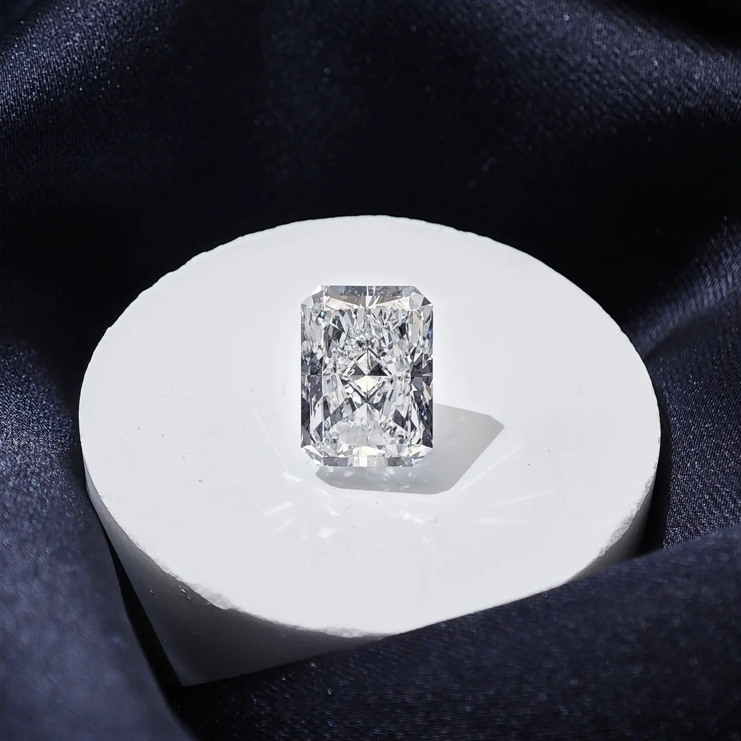IGI Certified Radiant Cut Lab-Grown Diamond - 0.53 Carat - D Color - VVS2 - LG782680536