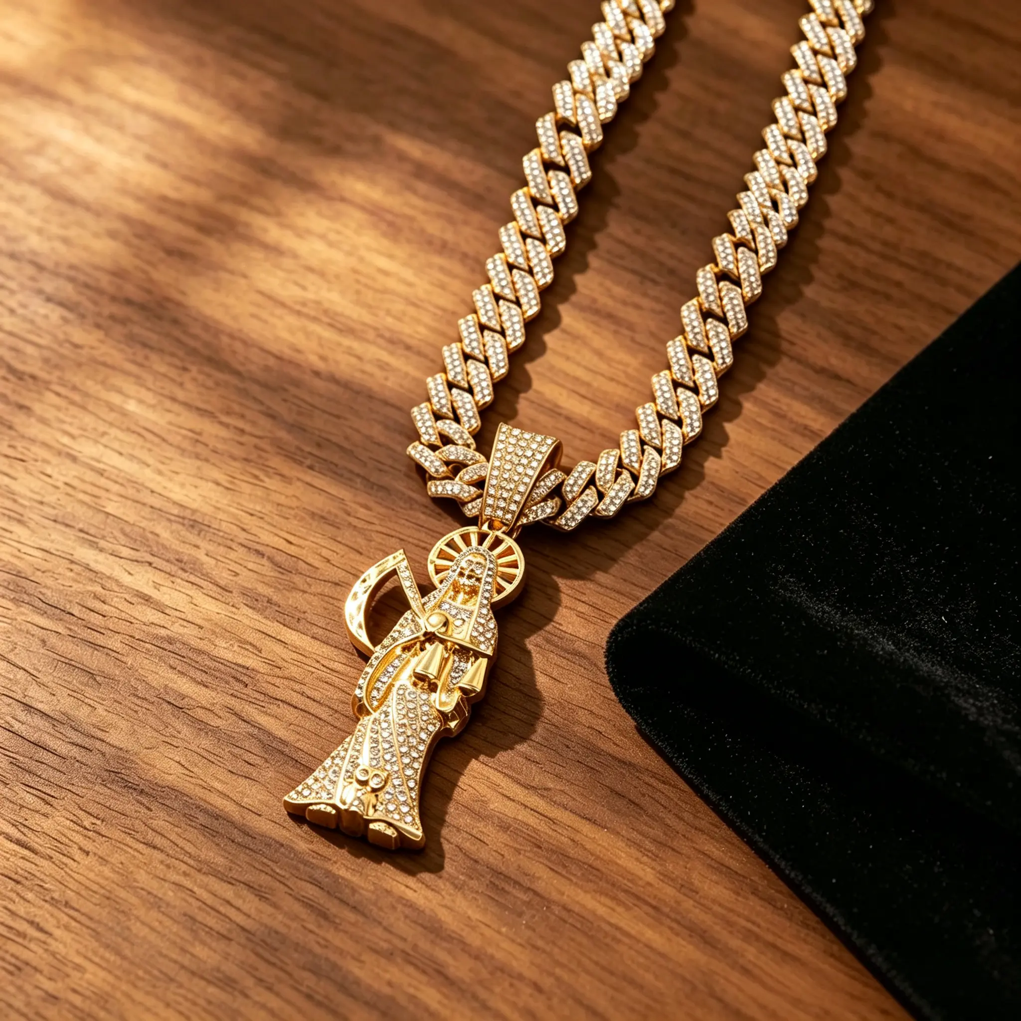 Men’s hip-hop Death God pendant necklace with diamond accents, two-tone gold and silver, 3D portrait design, Cuban chain—American street fashion accessory; hip-hop fully encrusted 3D Death God pendant necklace, Cuban chain, braided chain.