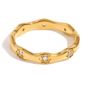 18K Gold Plated Wavy Band Ring With Star And Shimming Zircon