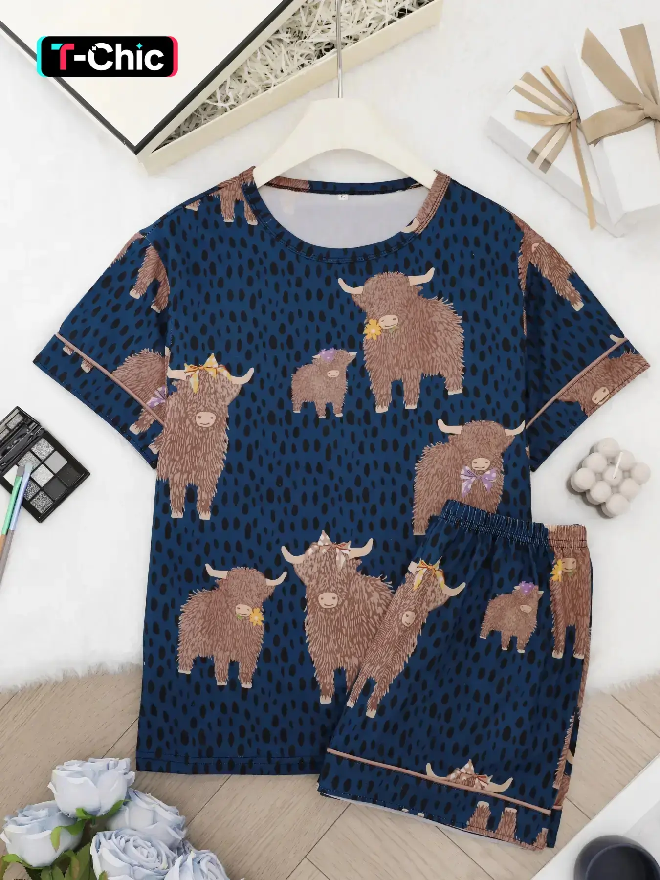 Women's All Over Sheep Print Tee & Shorts Pyjama Two-Piece Set, Pajama Set, Casual Comfy Round Neck Short Sleeve T-shirt & Shorts PJ Set, Ladies Summer Sleepwear, Sleepwear Pajamas Set