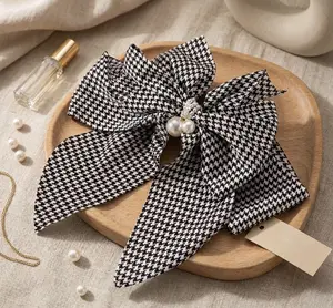 Oversized Pearl Bow Hair Clip
