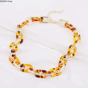 Trendy Gold Tortoise Shell Link Necklace - Elegant Large Chunky Oval Chain Bold Statement Necklace with Classic Tortoiseshell Pattern, Lightweight Luxe Gold Plated Jewelry for Women, Perfect for Casual Daily Date Night Festival & Modern Glam Outfits