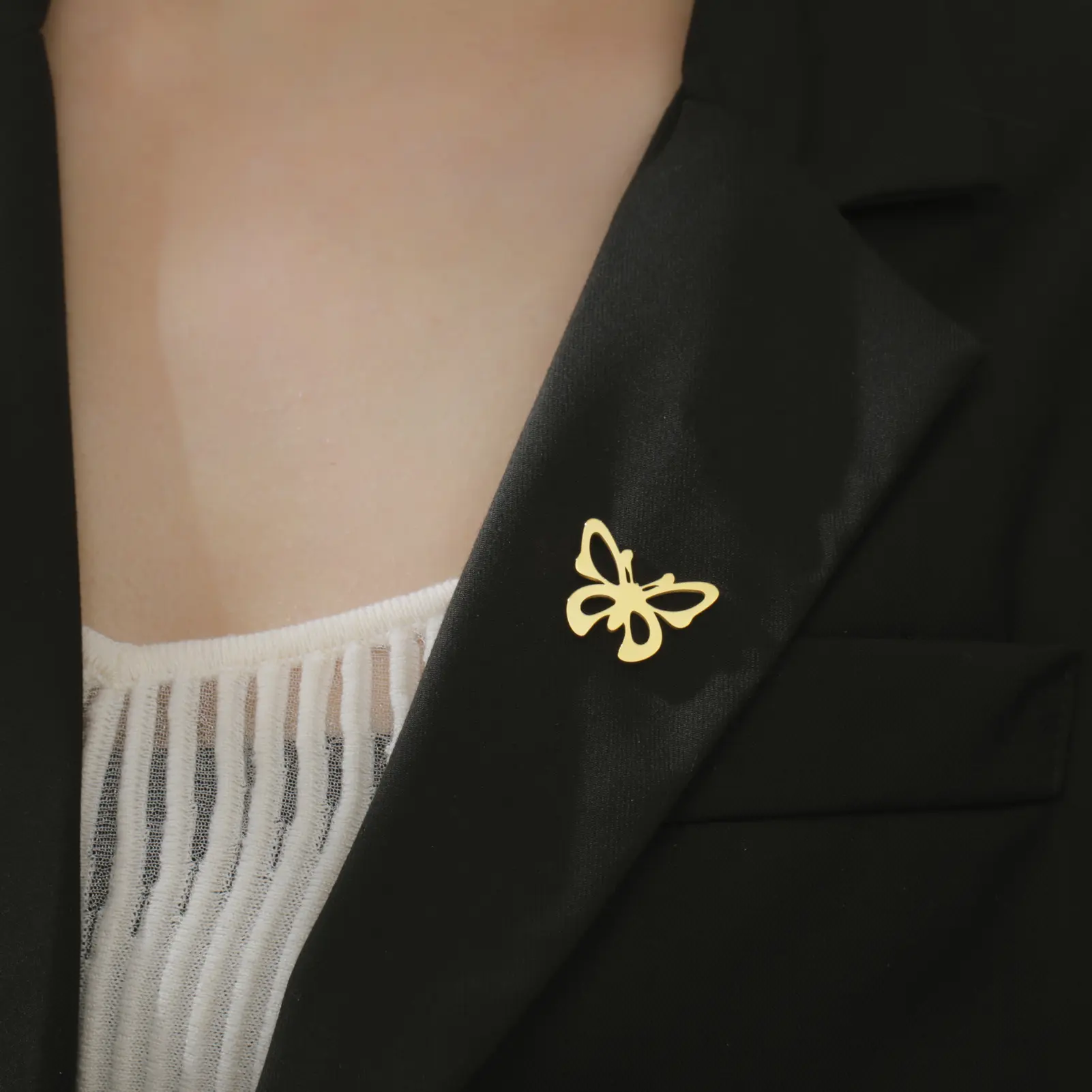 Cazador Stainless Steel Butterfly Lapel Pins Women's Brooch Gold Color Suit Collar Badges On Backpack Jewelry Wholesale 2026 New