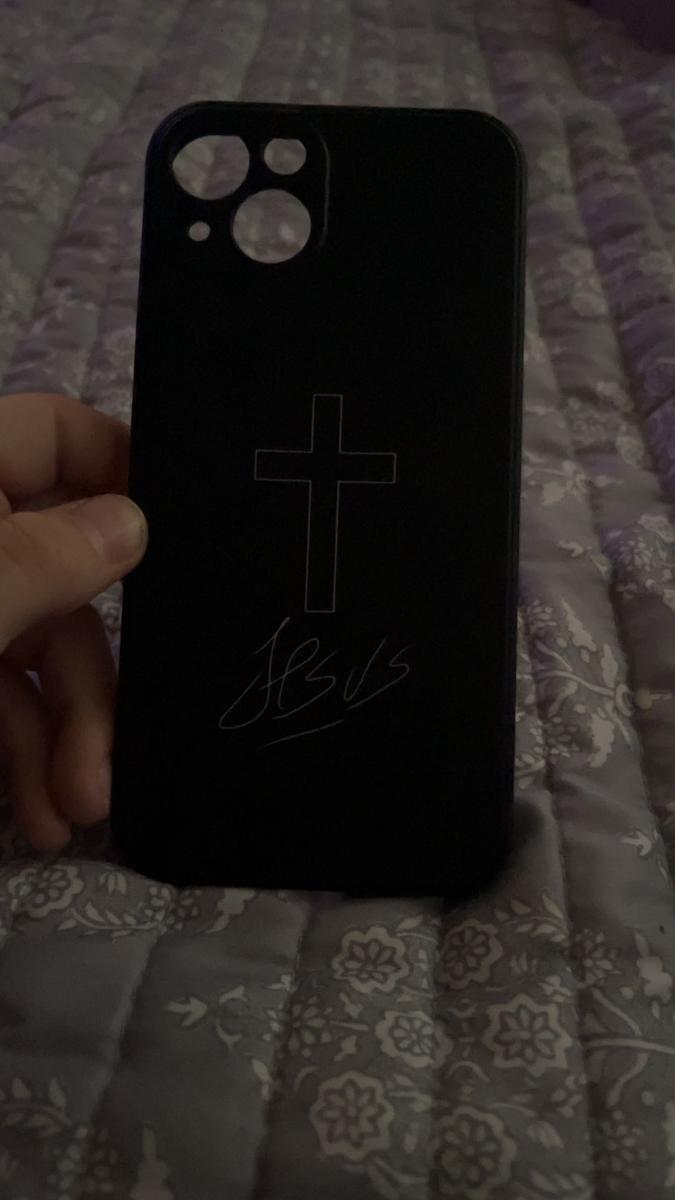 Item: black, iPhone 13