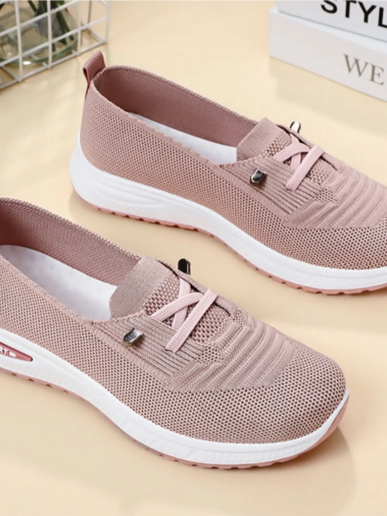 Women's Slip-On Shoes for All Seasons, Comfortable Casual Walking Sneakers Slip On Lightweight Perfect for Daily Commutes and Leisure Activities Casual Fashion Shoes Casual Wear Shoes