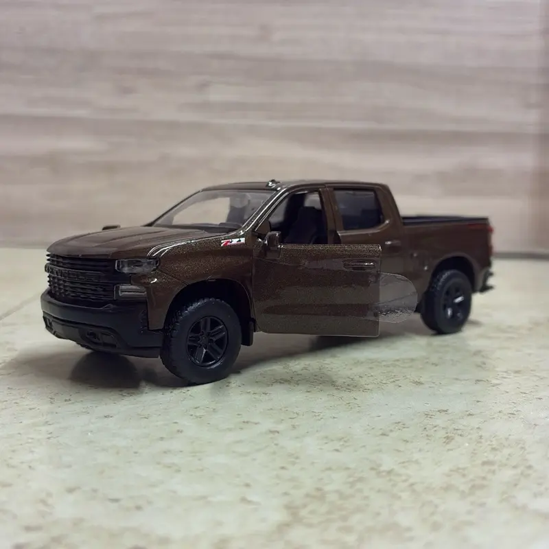 2019 CHEVY SILVERADO TRAIL BOSS CREW CAB 1:43 (5”)