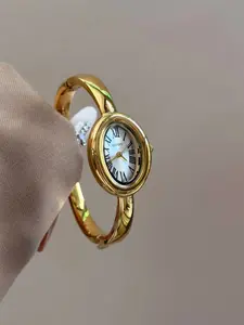 Women's Oval Bracelet Watch, Elegant Vintage Quartz Analog, Fashionable Buckle Closure, Perfect Gift for Birthdays and Holidays