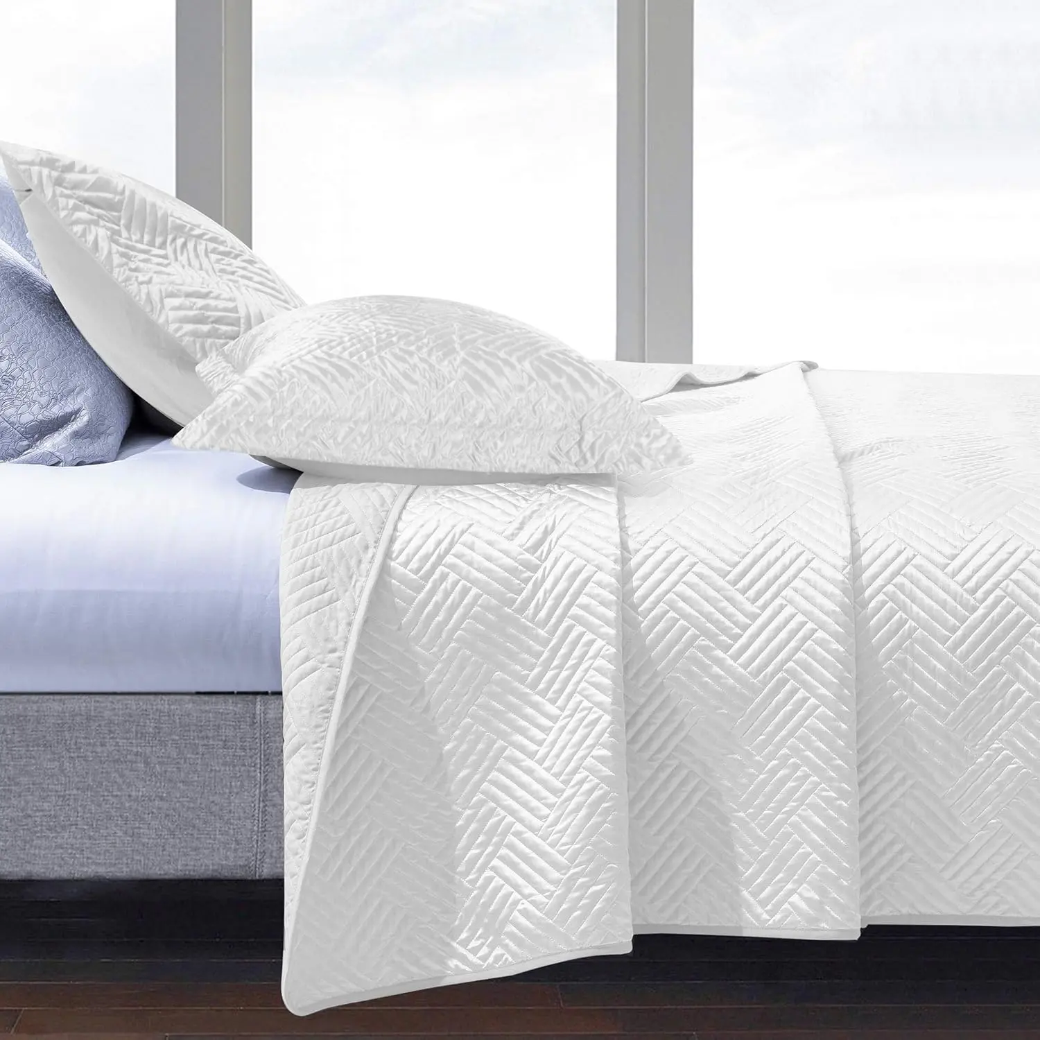Silk Satin Quilt Set, Geometric  Bedspread Luxury Quilted Coverlet Set for All Seasons(1 Quilt, 1 Pillow Sham), White