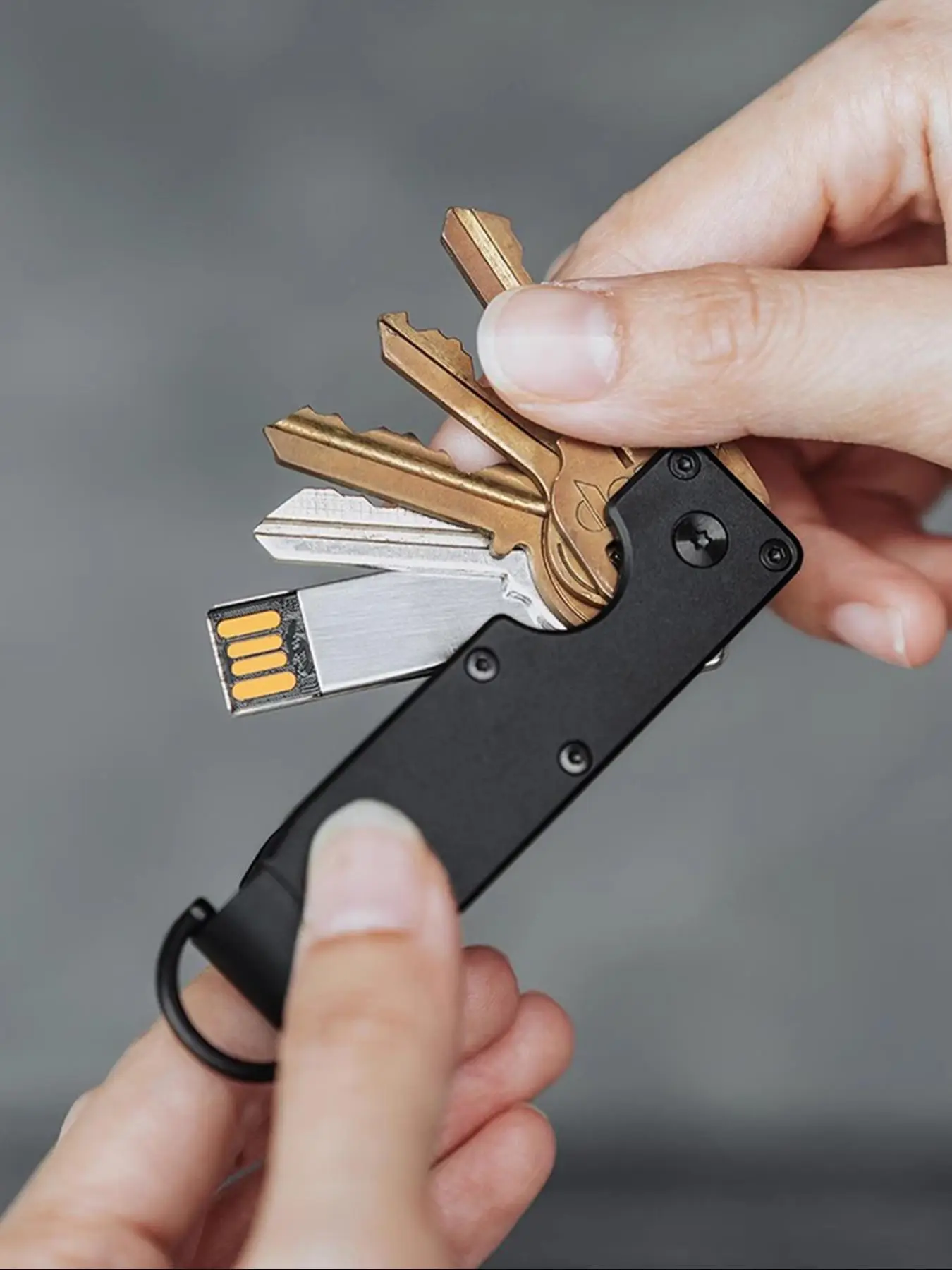 Unisex Casual Minimalist Designer Keychain, Compact Key Holder for 2-6 Keys, Fashionable Key Organizer, Perfect for Everyday Commuting for Women & Men