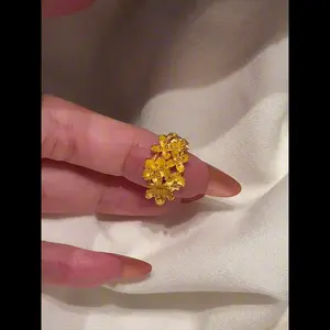 Gold colored national style wedding, floral brocade cluster ring, women's wedding simulation, fake three gold light luxury style jewelry ring，