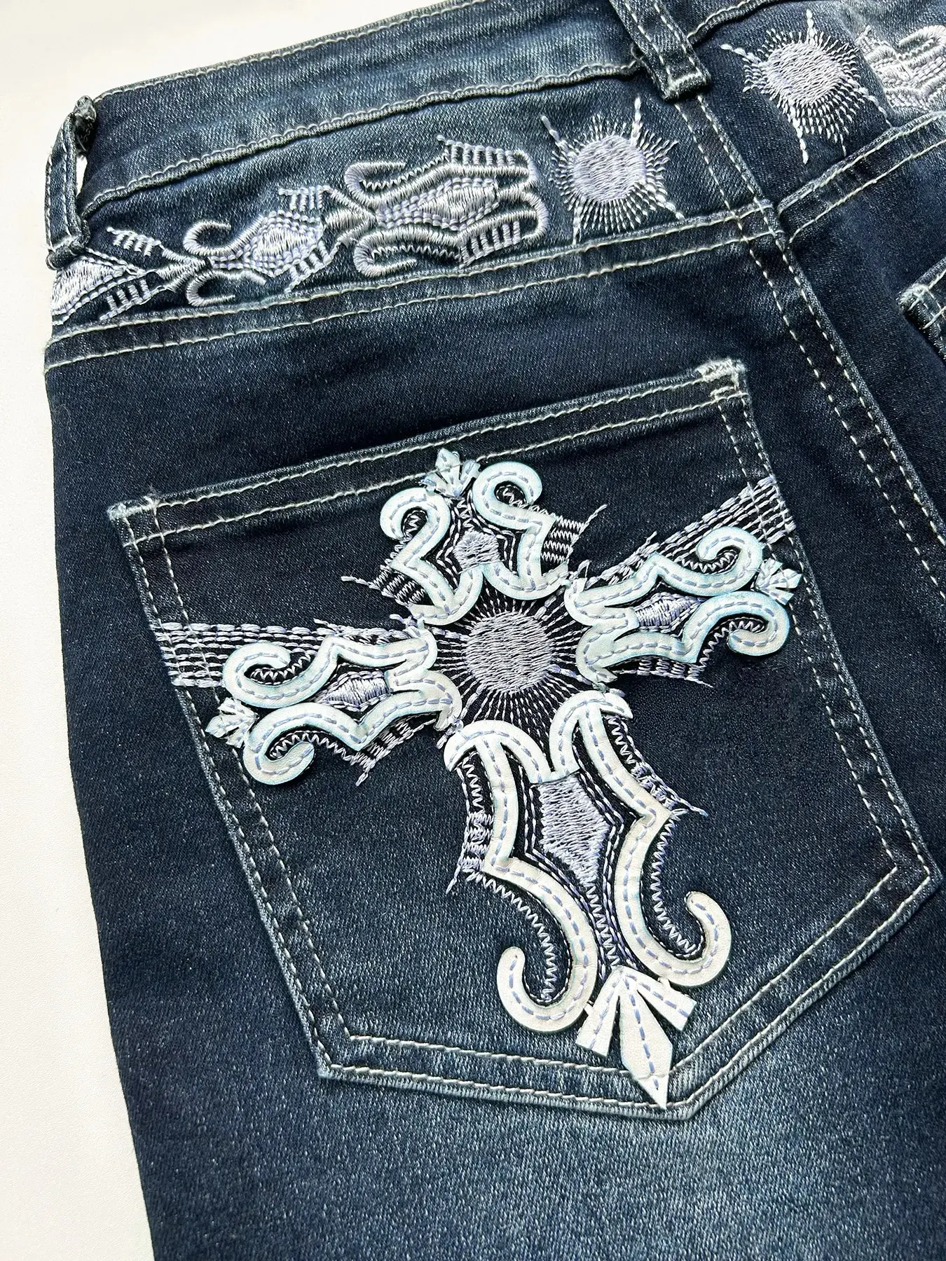 Women Grunge Punk Y2K Retro Embroidery Pocket Cross Flare Leg Fitted Stretch Jeans 2026