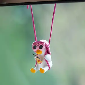Car Swing Hat Vacation Duck Car Hanging Ornament, Cute Little Duck Rearview Mirror Decoration, Creative Interior Decor, Car Trinkets, Car Interior Decorative, Car Interior Ornaments, Car Decor Gift